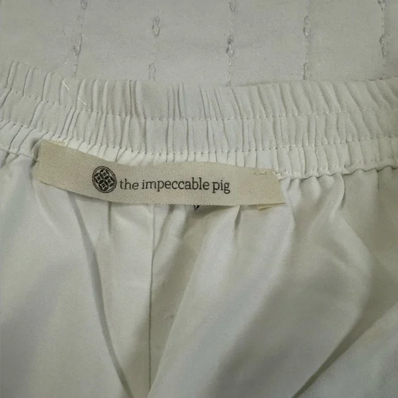 The Impeccable Pig White Scalloped High Waist Shorts With Elastic on Waist - Picture 8 of 11